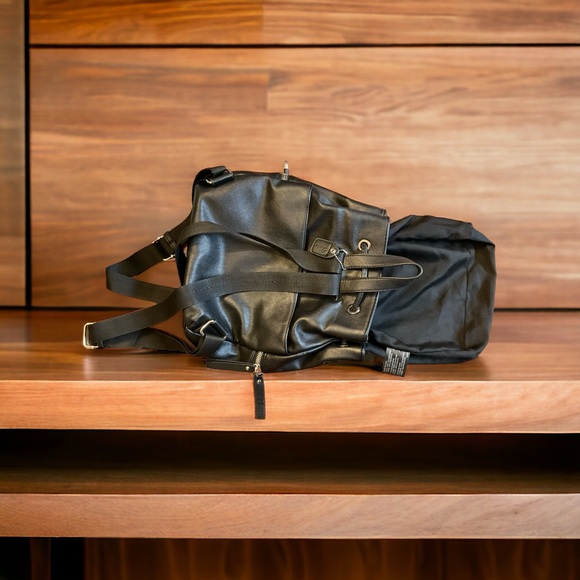 Clarks Silver Hardware Vegan Leather MultiPocket Adjustable Strap Backpack Bag! - Picture 3 of 11